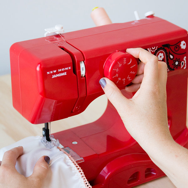 Janome Portable EasytoUse 5Pound Mechanical Sewing Machine & Reviews